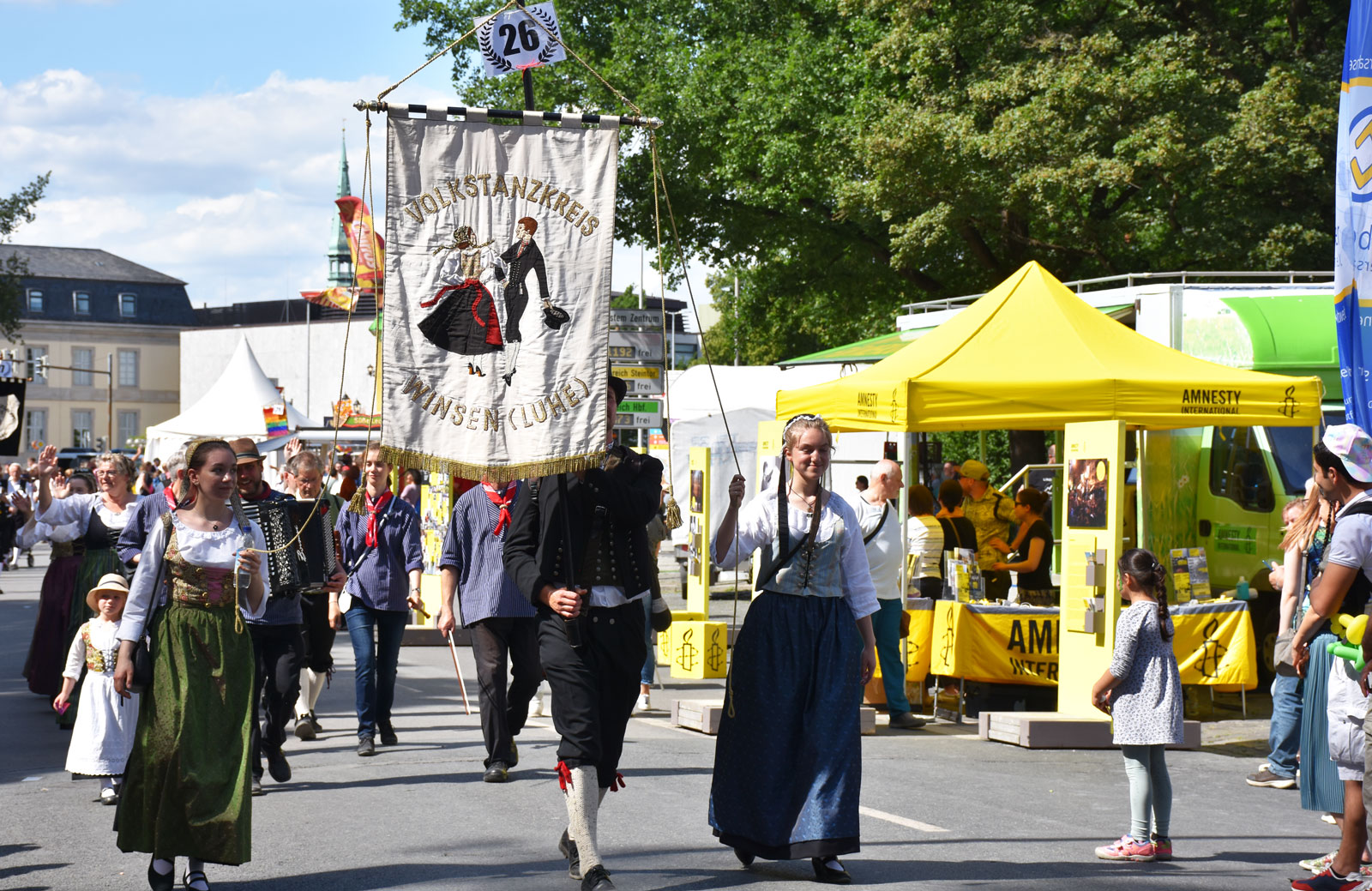 Volkstanzkreis Winsen (Luhe) Eine Winsener Trachtengruppe auf dem Festumzug