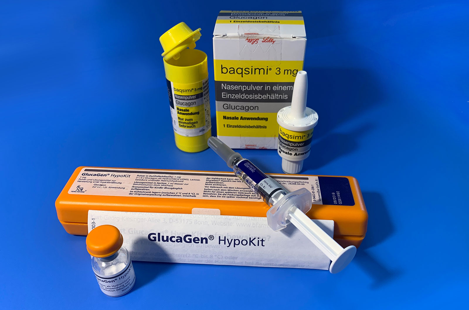 für die nasale Anwendung baqsimi 3 mg Nasenpulver in einem Einzeldosisbehältnis, Glucagon und 1 mg Pulver und Lösungsmittel zur Herstellung einer Injektionslösung, GlucaGen HypoKit
