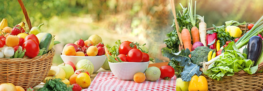 für eine gesunde Ernährung werden frisches Bio-Obst und -Gemüse, frische Lebensmittel benötigt 