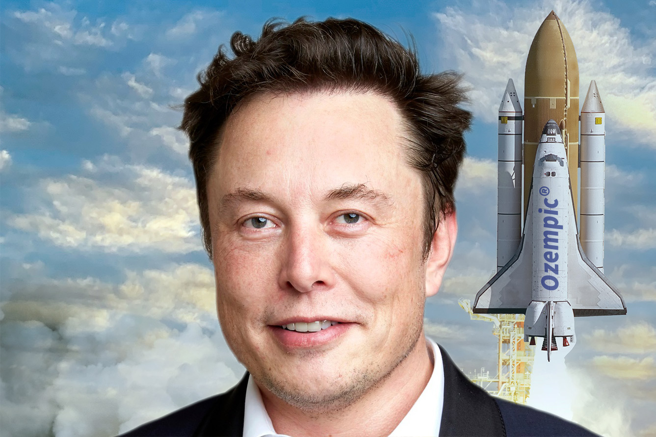Elon Musk vor einer Rakete auf der "Ozempic" steht