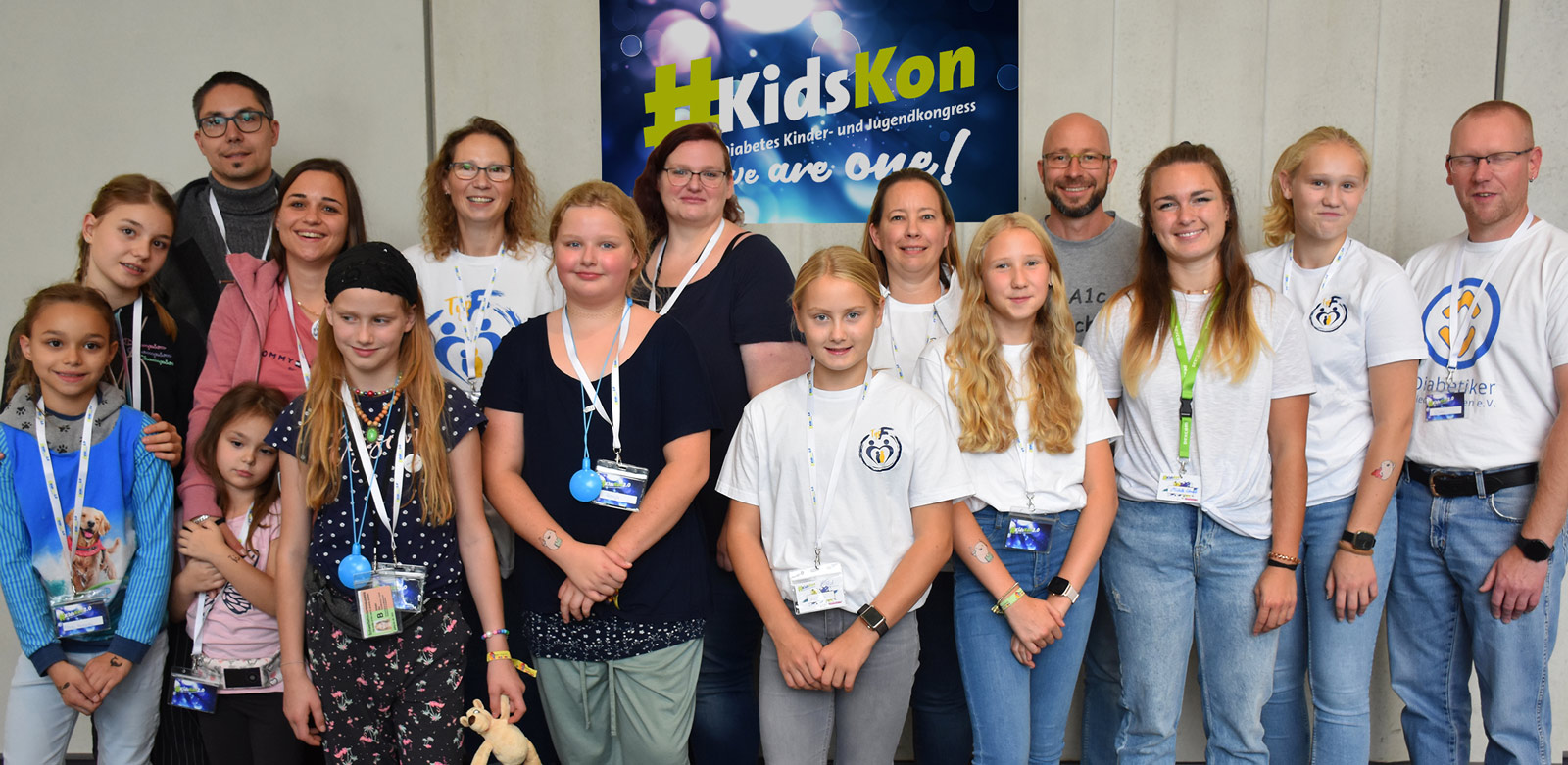 Eine Gruppe Kinder und Erwachsene auf dem letzte #KidsKon