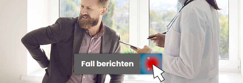 Ein Mann sitzt mit deutlichen Schmerzen vor einer Ärztin