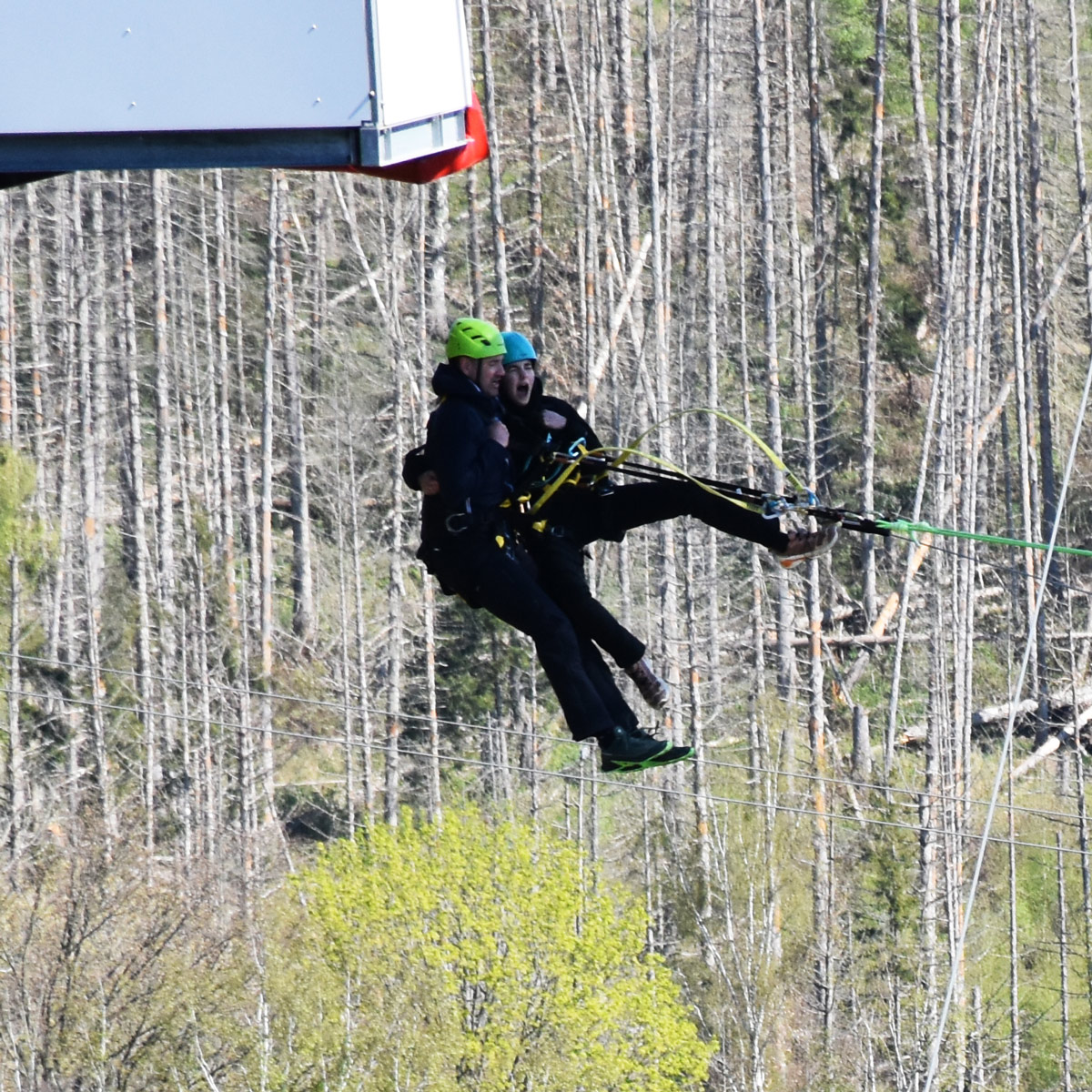 Sprung von der Titan-RT Fall in die Tiefe