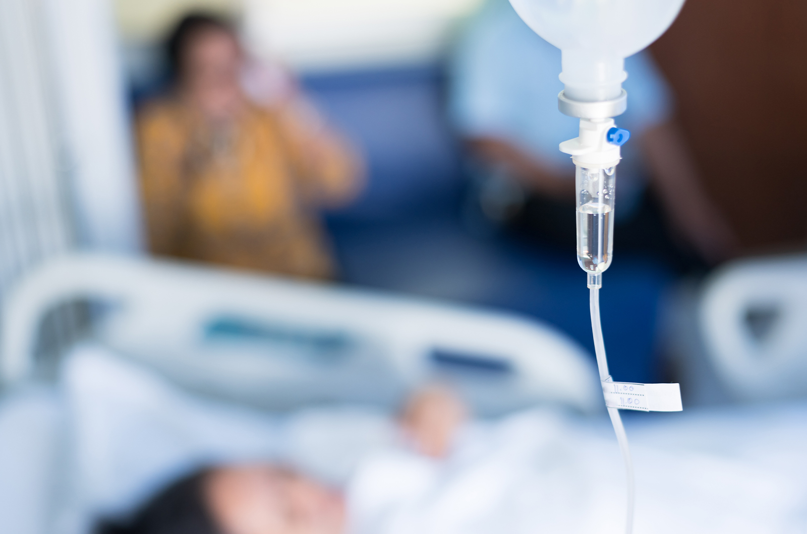 Kind erhält eine Infusion